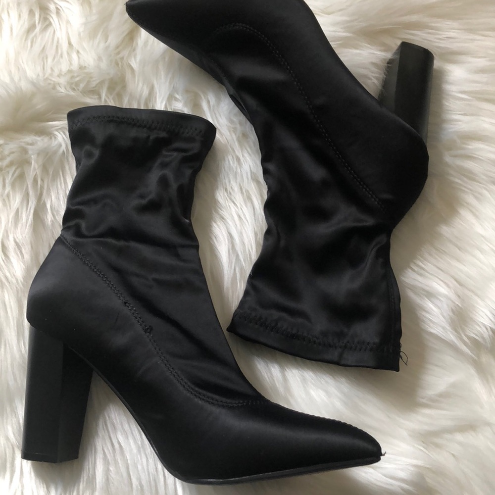 X2B ankle booties